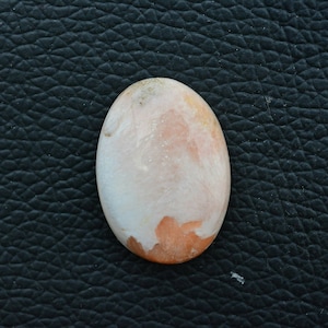 Cabochon pêche en scolécite... Cabochon ovale...26x18x6mm...28Cts...#H6767