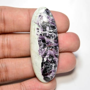 Kammererit-Cabochon... Ovaler Cabochon...50x19x7mm...58Cts...#i795
