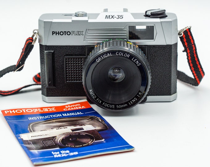 PhotoFlex MX-35 - Lomo style 35mm photo camera with fixed focus 50mm Lavec Color Optical lens. MINT!