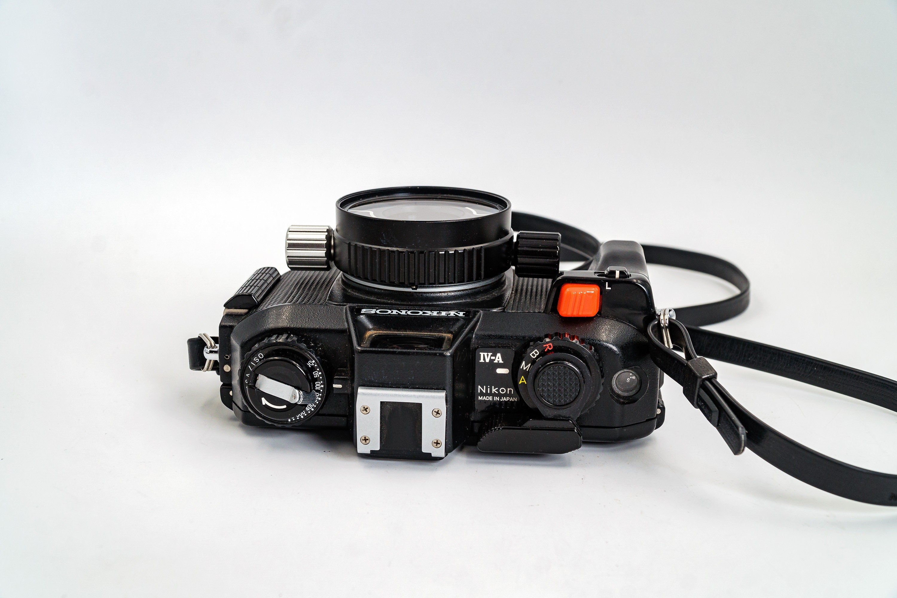 NIKONOS IVA Underwater Film Camera with WNikkor 35mm F/2.5 Lens
