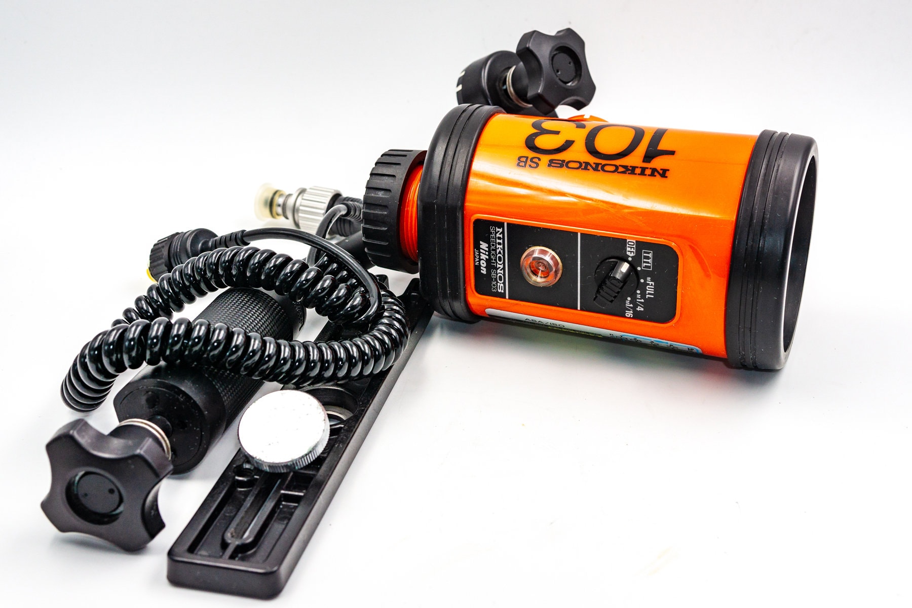 Cult Nikon NIKONOS V Underwater Film Camera with Nikon SB103 TTL