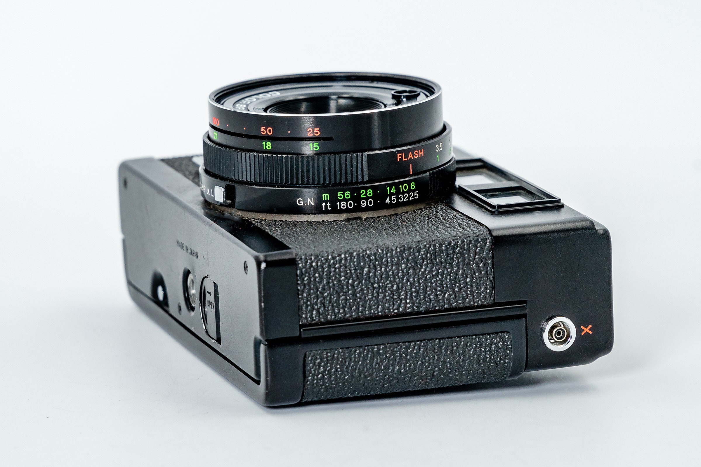 PORST 135S Rangefinder camera made by Cosina (Voigtlander). Light