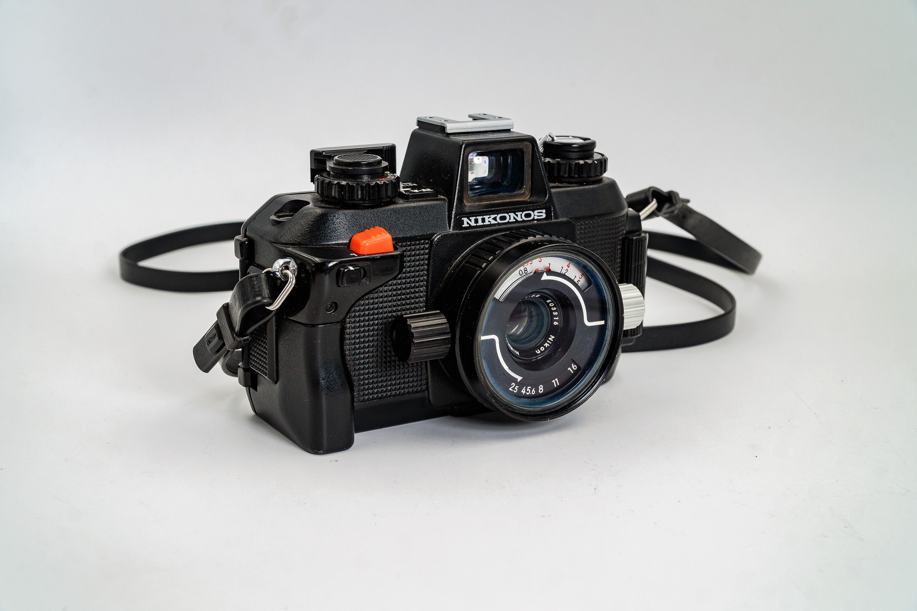 NIKONOS IVA Underwater Film Camera with WNikkor 35mm F/2.5 Lens