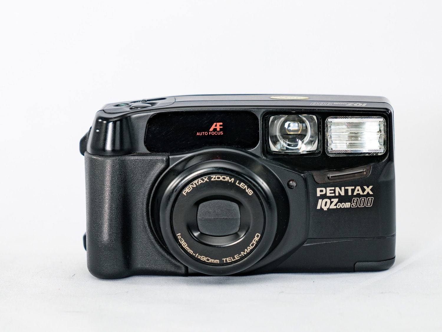 PENTAX IQZoom 900 PointandShoot 35mm Film Camera with 3890mm Tele