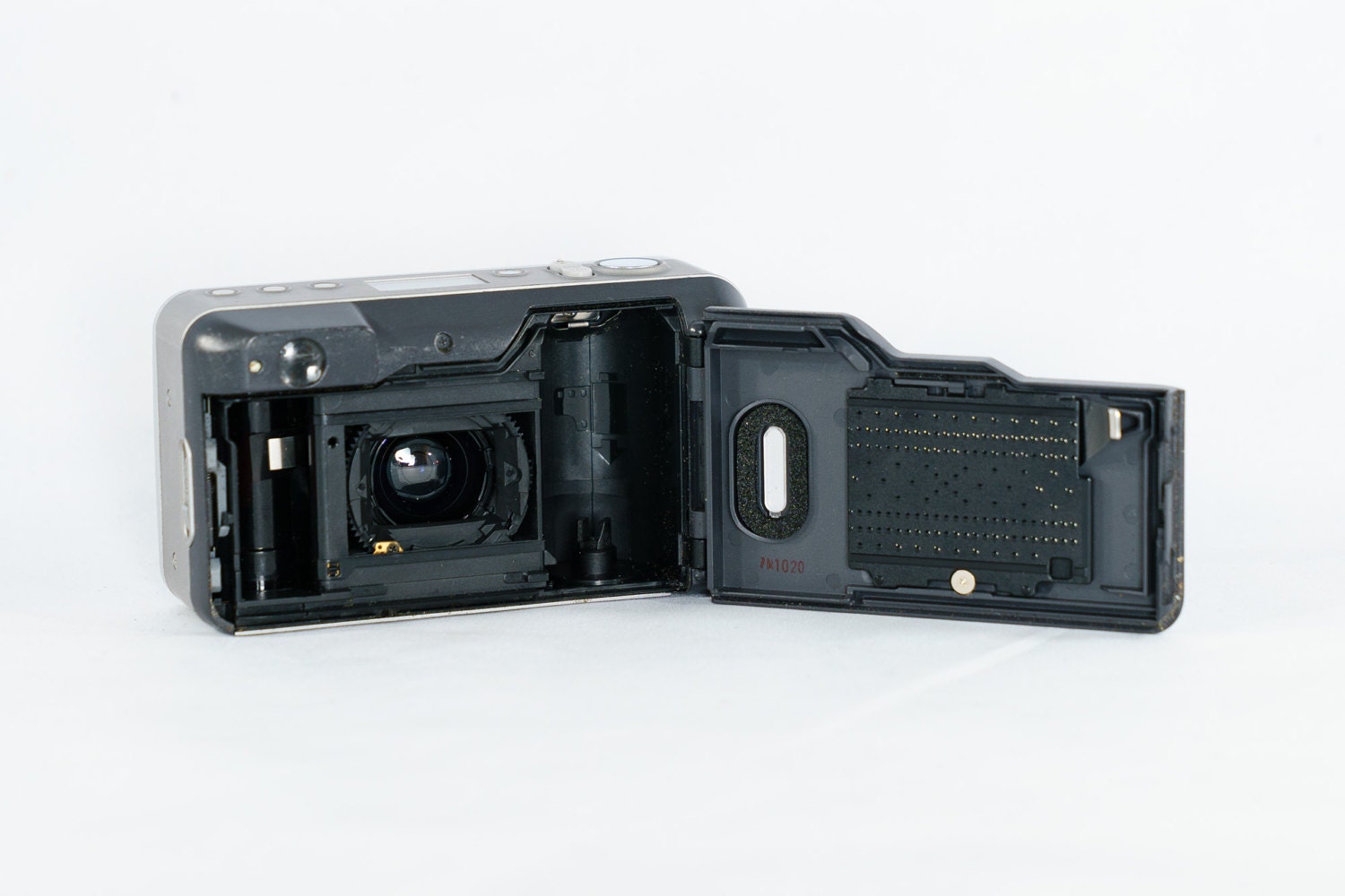 Canon Sure Shot 80u 35mm PointandShoot Date Camera