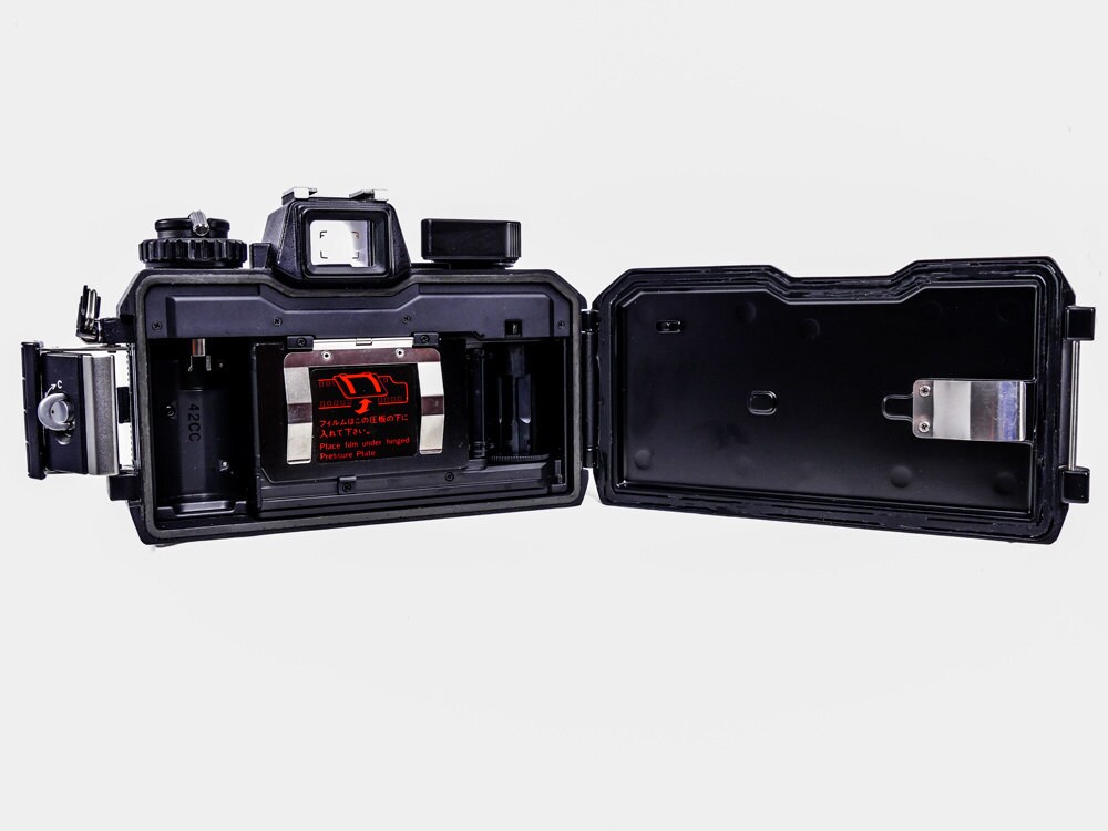NIKONOS IVA Underwater Film Camera with WNikkor 35mm F/2.5 Lens