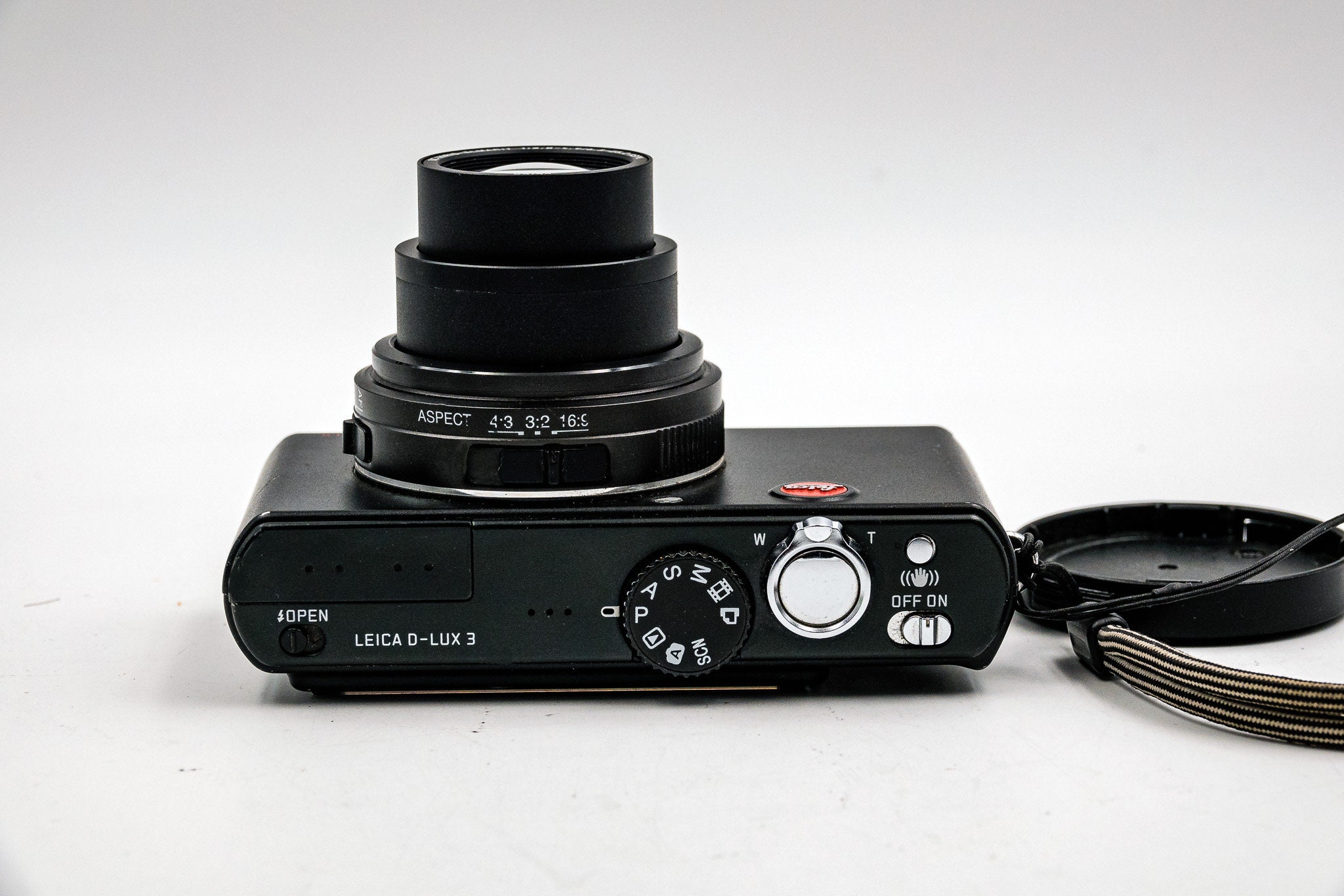 Leica D-LUX 3 ultra compact camera with Leica DC Vario-Elmarit