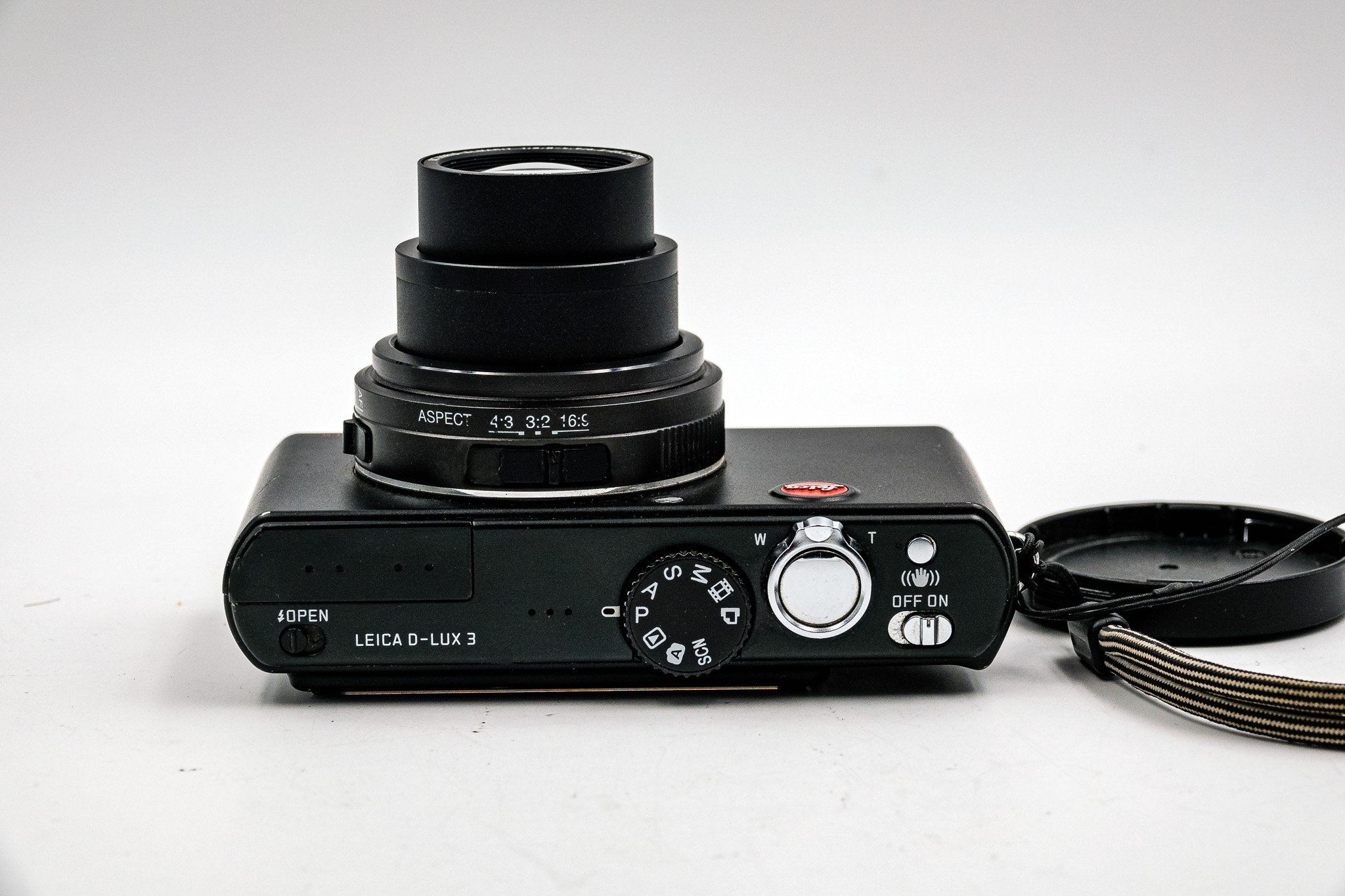 Leica DLUX 3 ultra compact camera with Leica DC VarioElmarit zoom 28