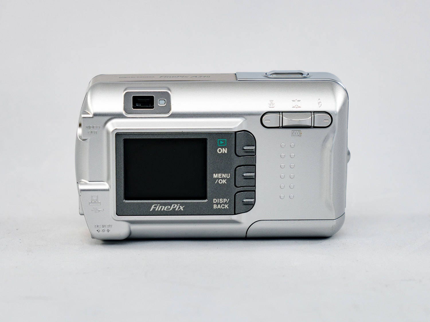 FujiFilm A340 4MP Digital Camera with 3x Optical Zoom. Free Gift!