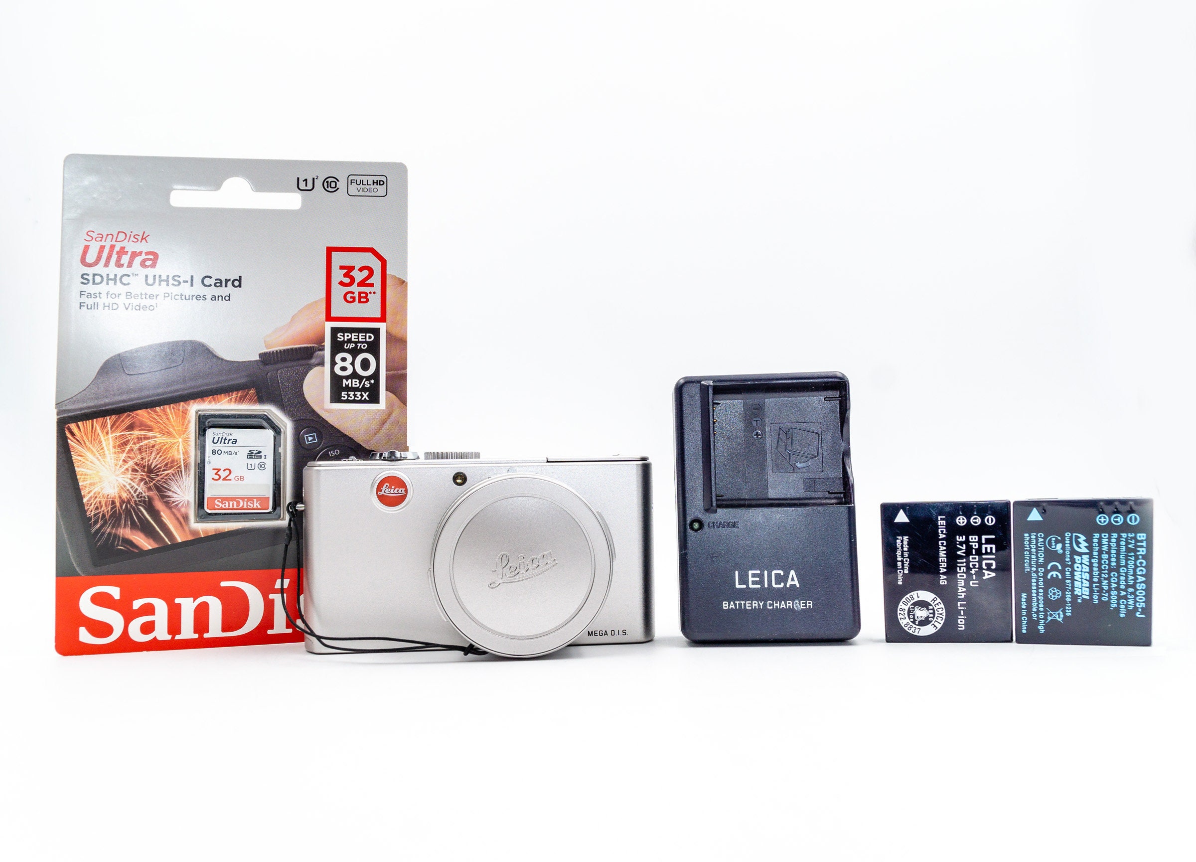Leica DLUX 2 with Leica DC VarioElmarit zoom 28112mm lens. Excellent