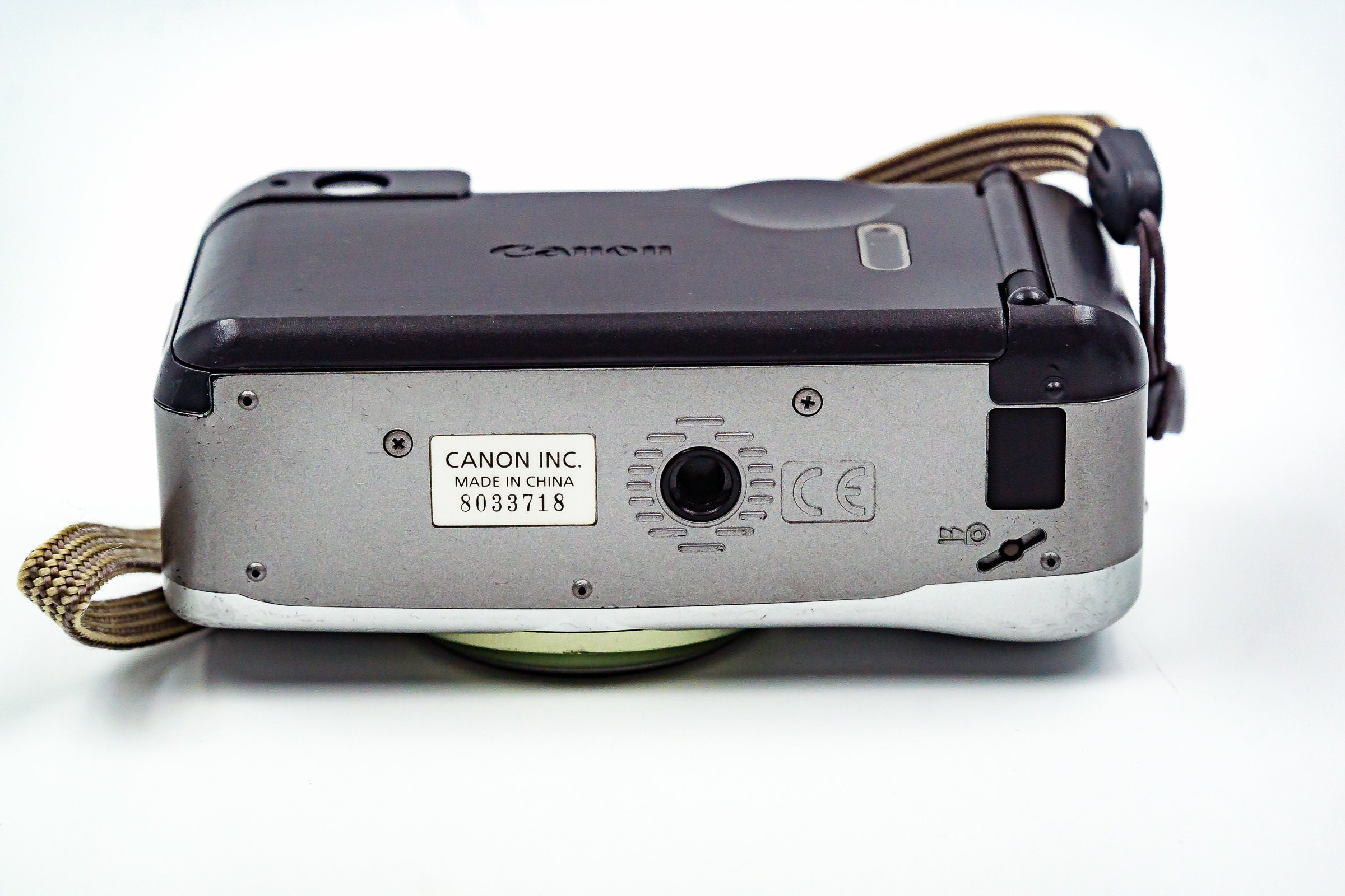 Canon Sure Shot 90u 35mm PointandShoot Camera with Canon 3890mm Zoom