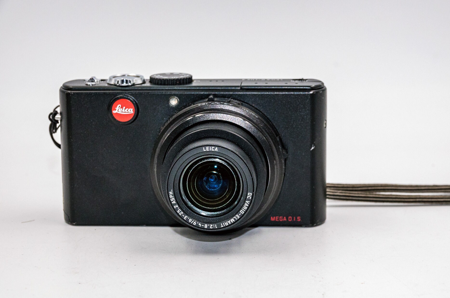 Leica DLUX 3 ultra compact camera with Leica DC VarioElmarit zoom 28112mm lens, optical image