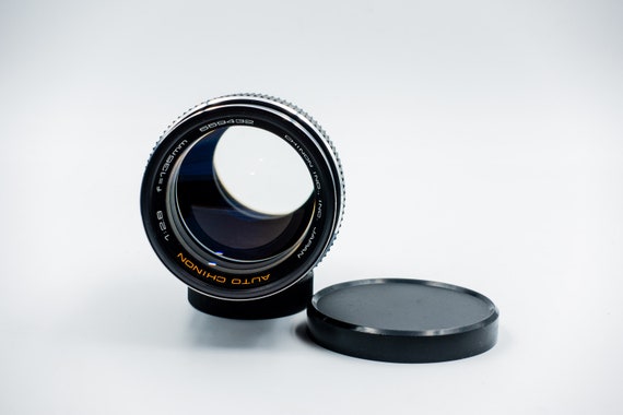 Rare AUTO Kodak-CHINON 135mm f2.8 manual Portrait Lens. M42 Mount. Excellent+ condition, in genuine leather case, like new.
