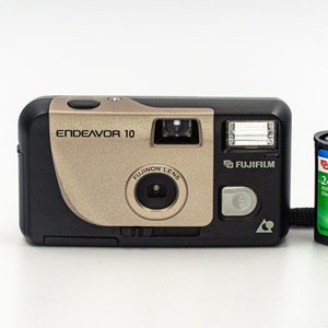 Fujifilm Endeavor 10 Lomo Style Miniature Camera with Fujinon 23mm Lens, in MINT condition, with free roll of FUJI 400 Roll Film