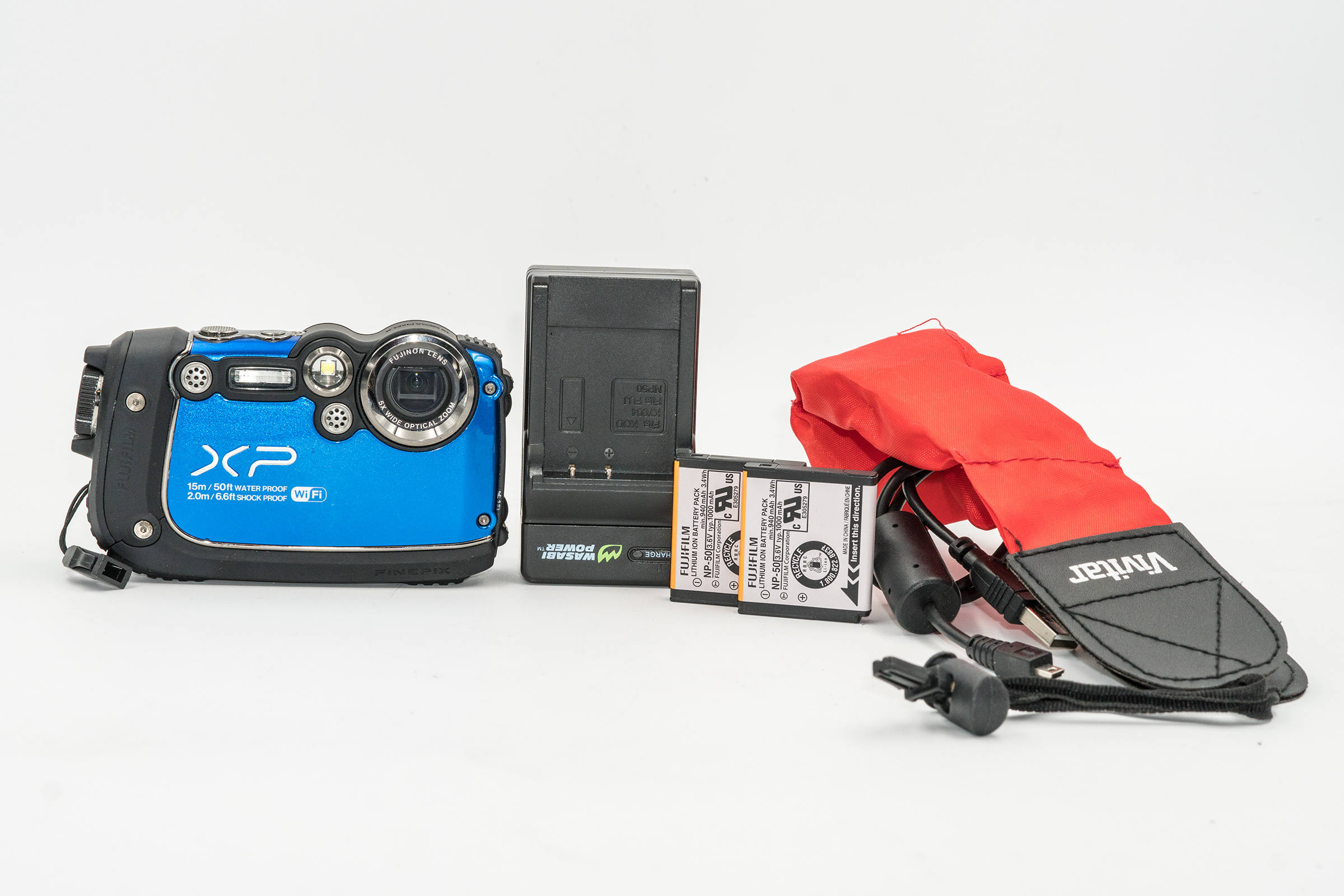 FujiFilm FinePix XP200 16MP & 5X Optical Zoom Underwater Camera w/spare
