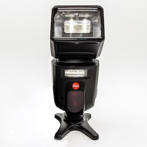 Original Leica SF58 TTL flash for various Leica Rangefinders and SLR Leica cameras.