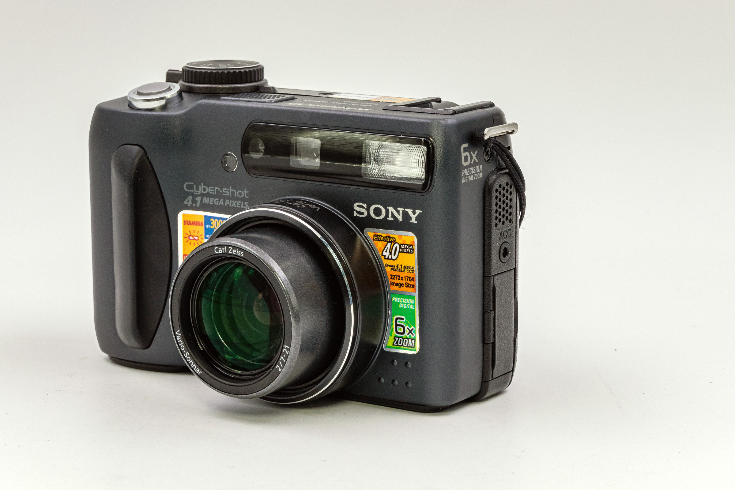 SONY DSCS85 Digital Camera with Zeiss 34102mm F2.0 Lens, 6X Zoom
