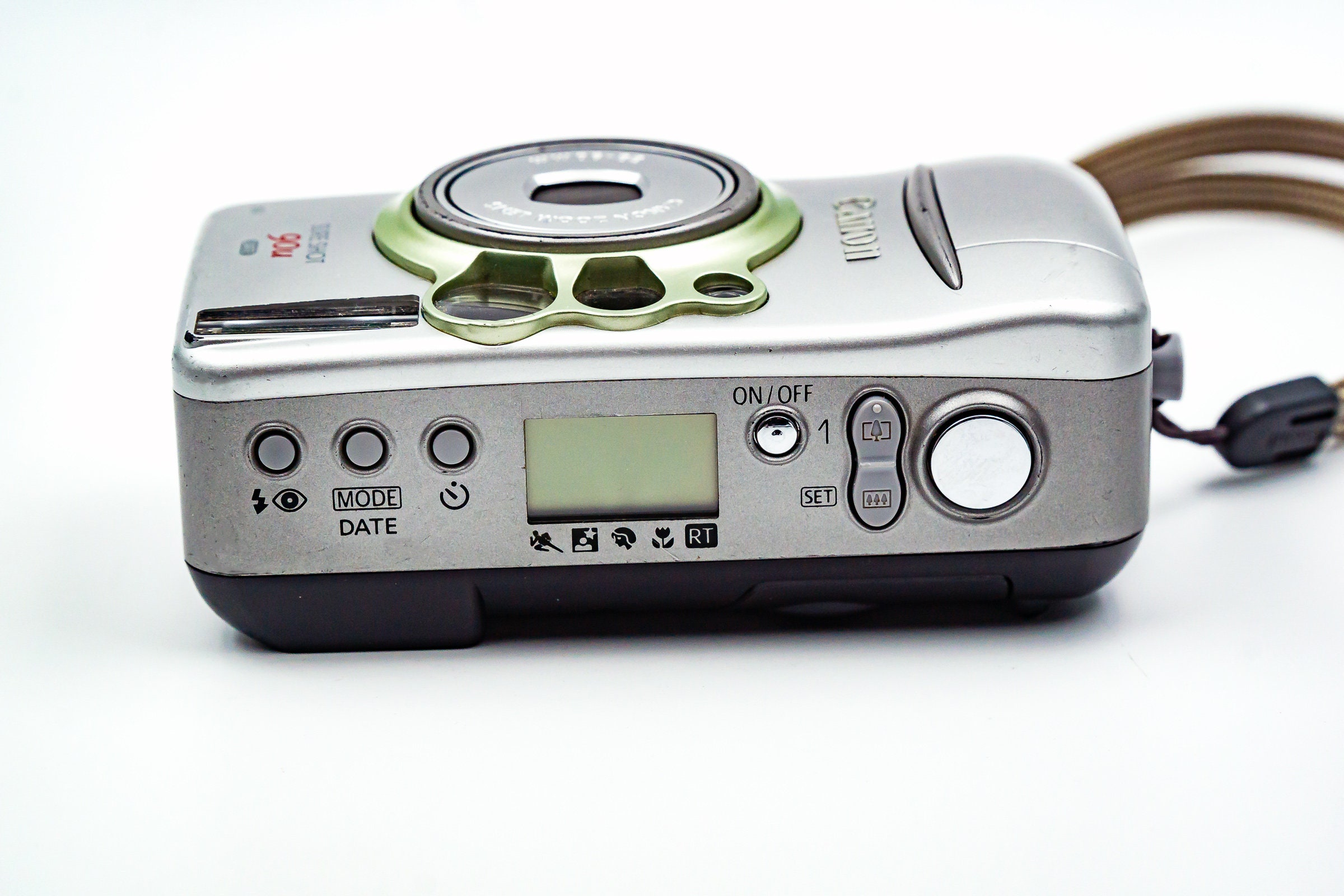 Canon Sure Shot 90u 35mm PointandShoot Camera with Canon 3890mm Zoom