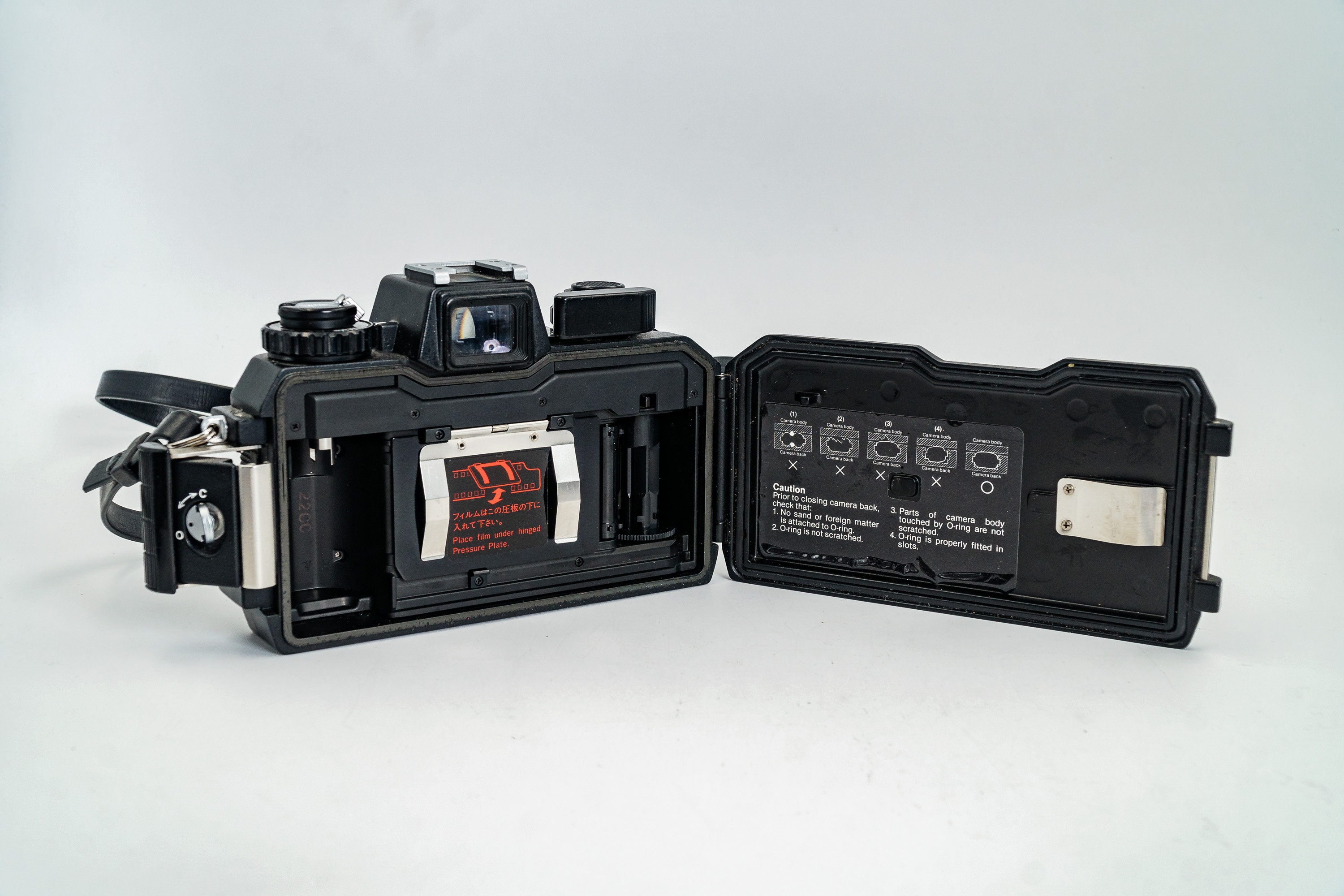 NIKONOS IVA Underwater Film Camera with WNikkor 35mm F/2.5 Lens