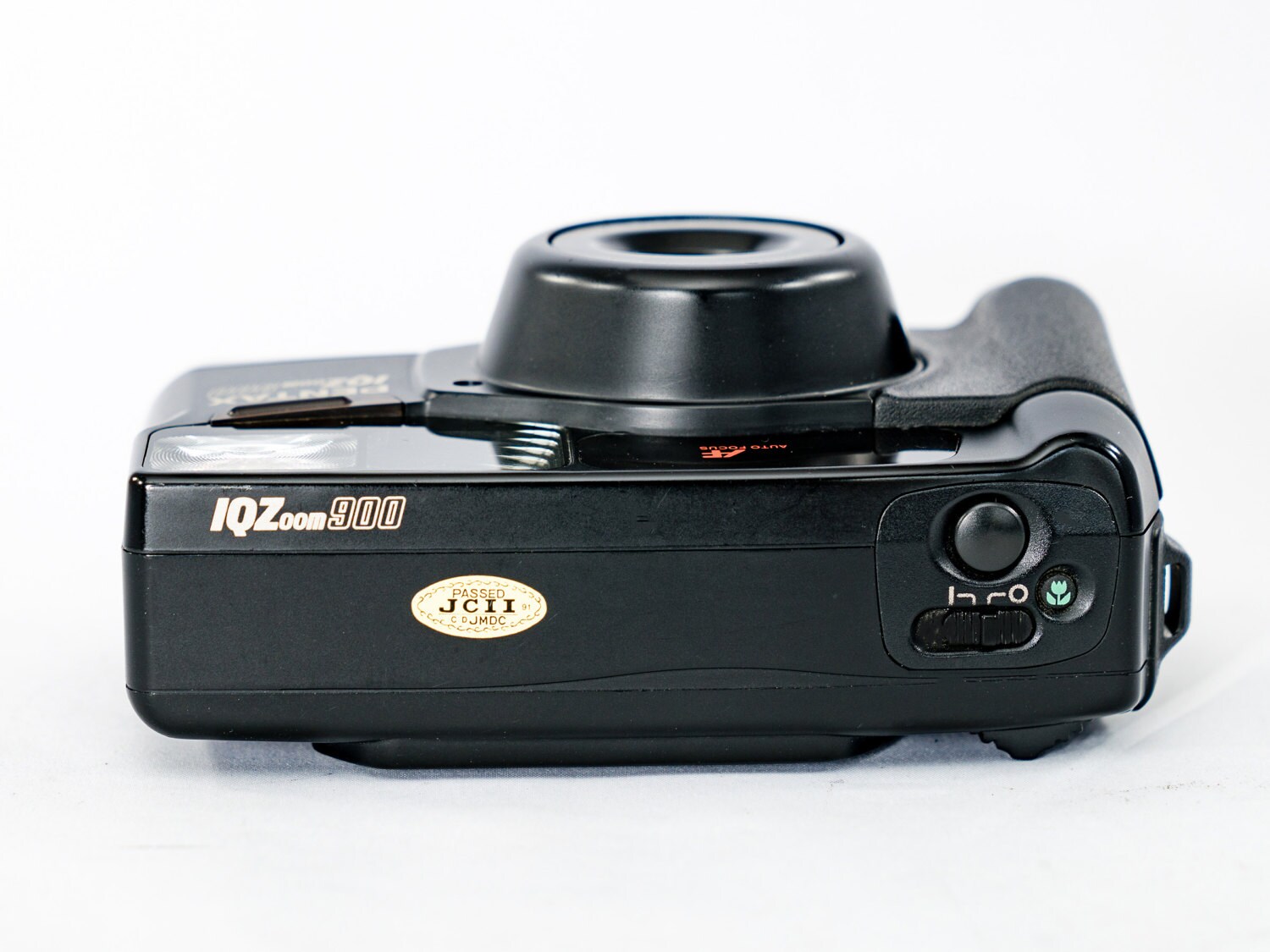 PENTAX IQZoom 900 PointandShoot 35mm Film Camera with 3890mm Tele