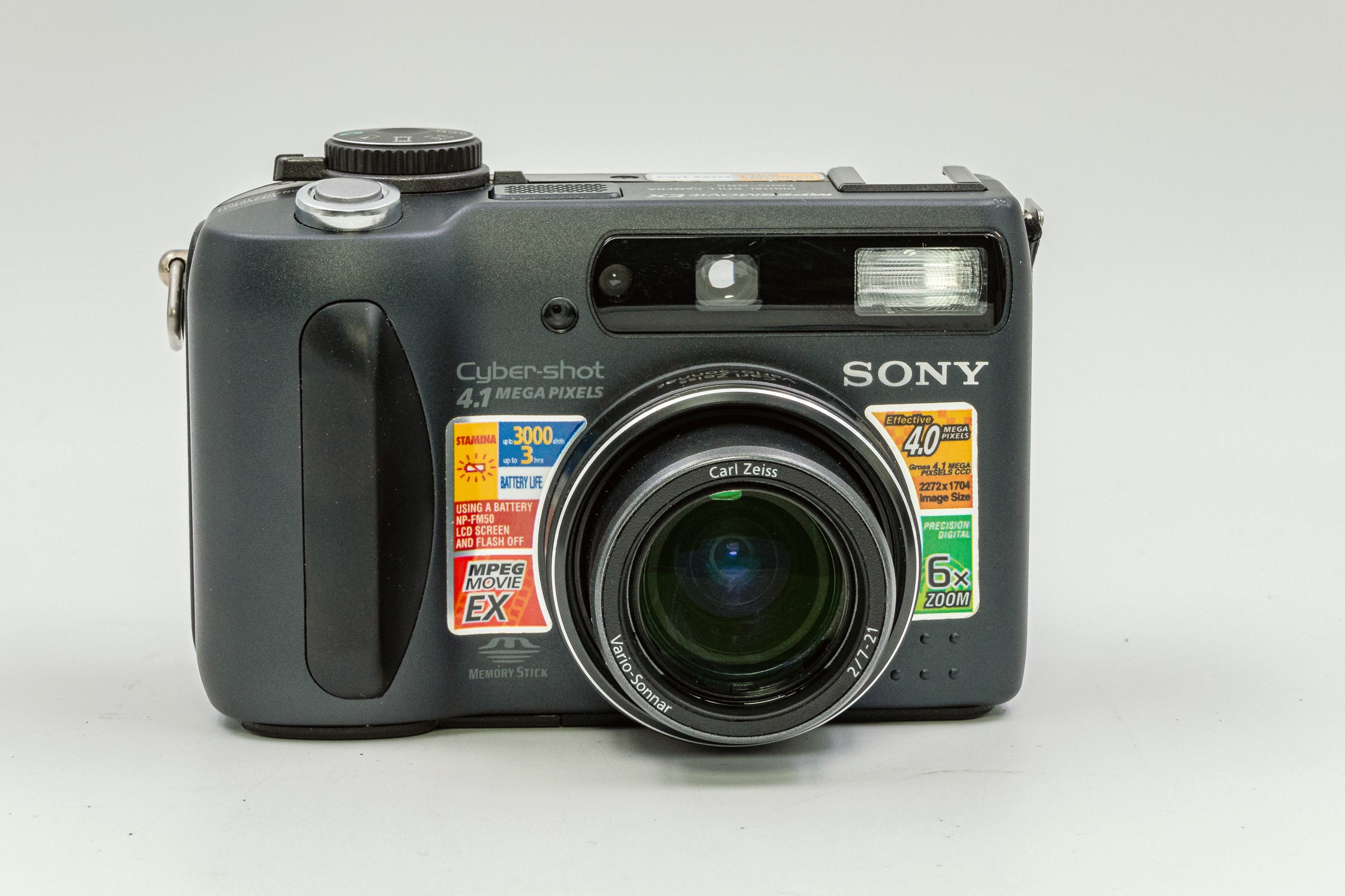 SONY DSCS85 Digital Camera with Zeiss 34102mm F2.0 Lens, 6X Zoom
