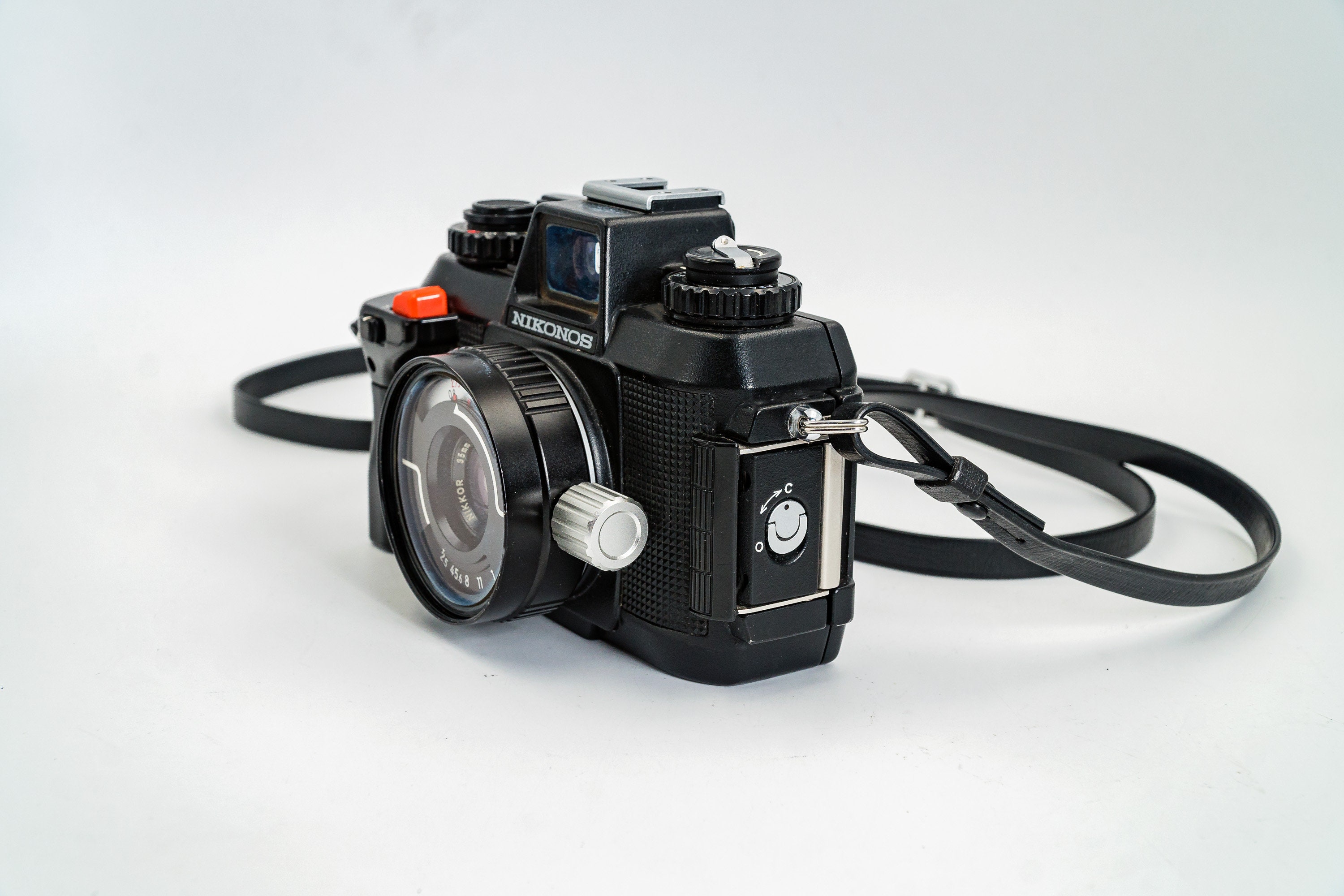 NIKONOS IVA Underwater Film Camera with WNikkor 35mm F/2.5 Lens