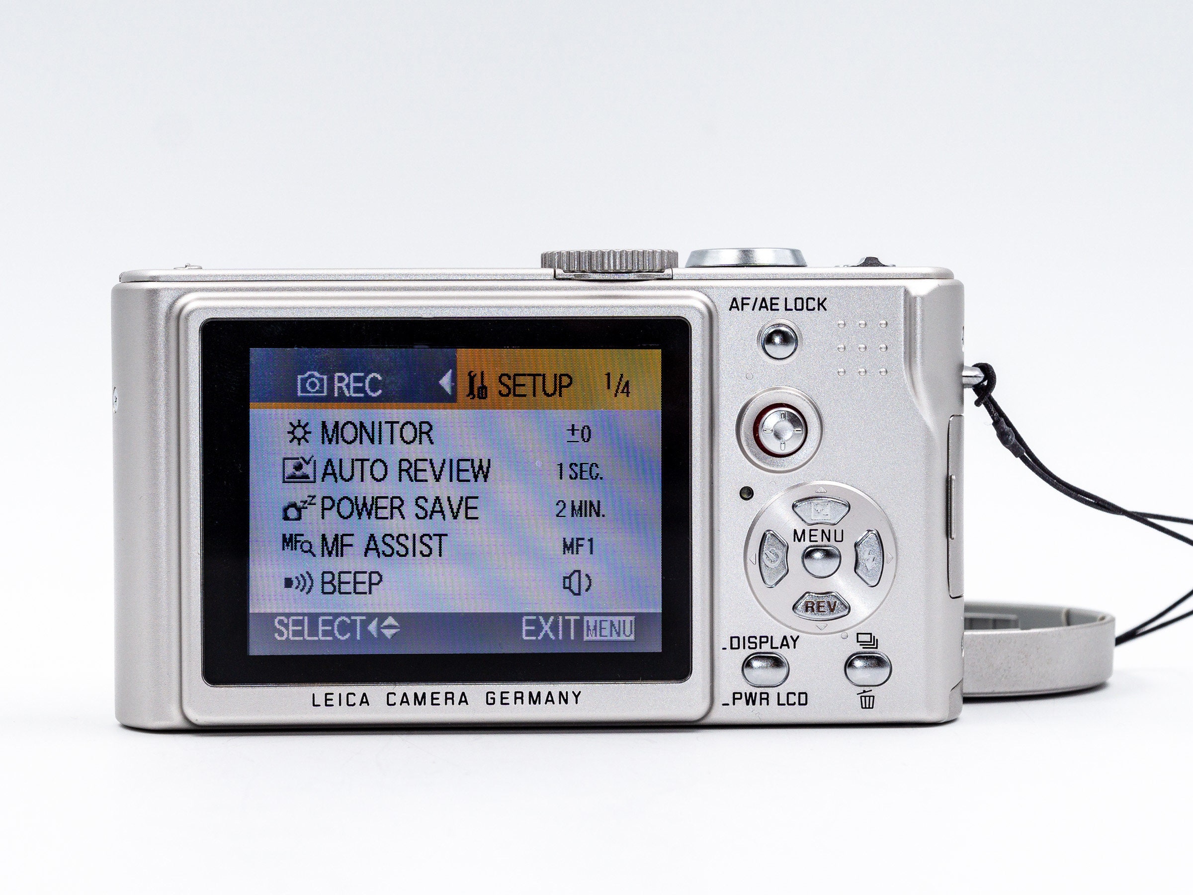 Leica DLUX 2 with Leica DC VarioElmarit zoom 28112mm lens. Excellent