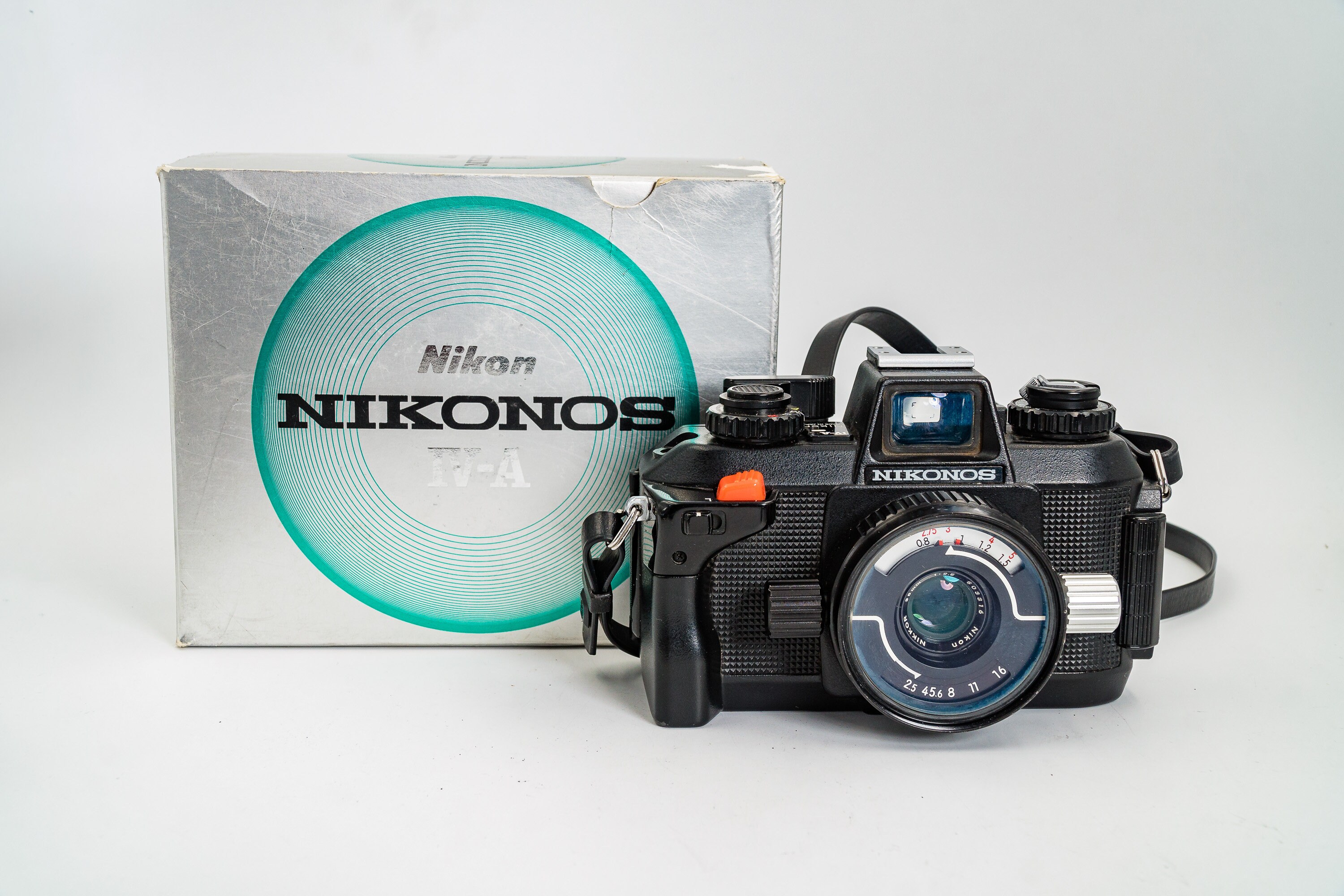 NIKONOS IVA Underwater Film Camera with WNikkor 35mm F/2.5 Lens