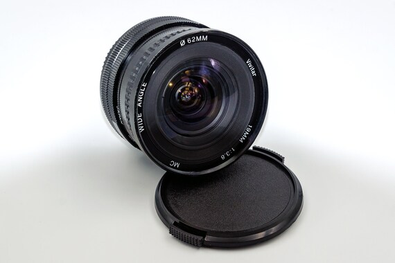 VIVITAR (Cosina) 19mm F3.8 Wide Angle Manual Lens for Canon FD Mount Cameras. Perfect condition