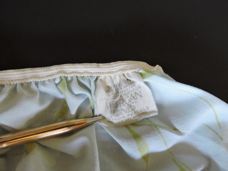 Morgan Jones Percale Double Full Fitted Sheet Daisies and Baby Blue Pastel Standard Fabric Material Crafts Sheet Good Elastic Heavenly Vinta