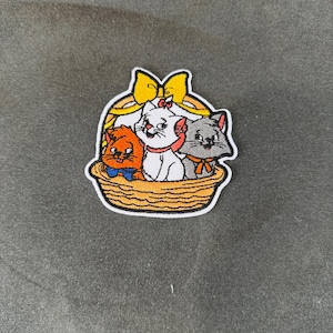 Strykmärke med Aristocat-kattungar sittande - Artistocats, , Applikation, Ryggsäckar, Jacka, Mössa