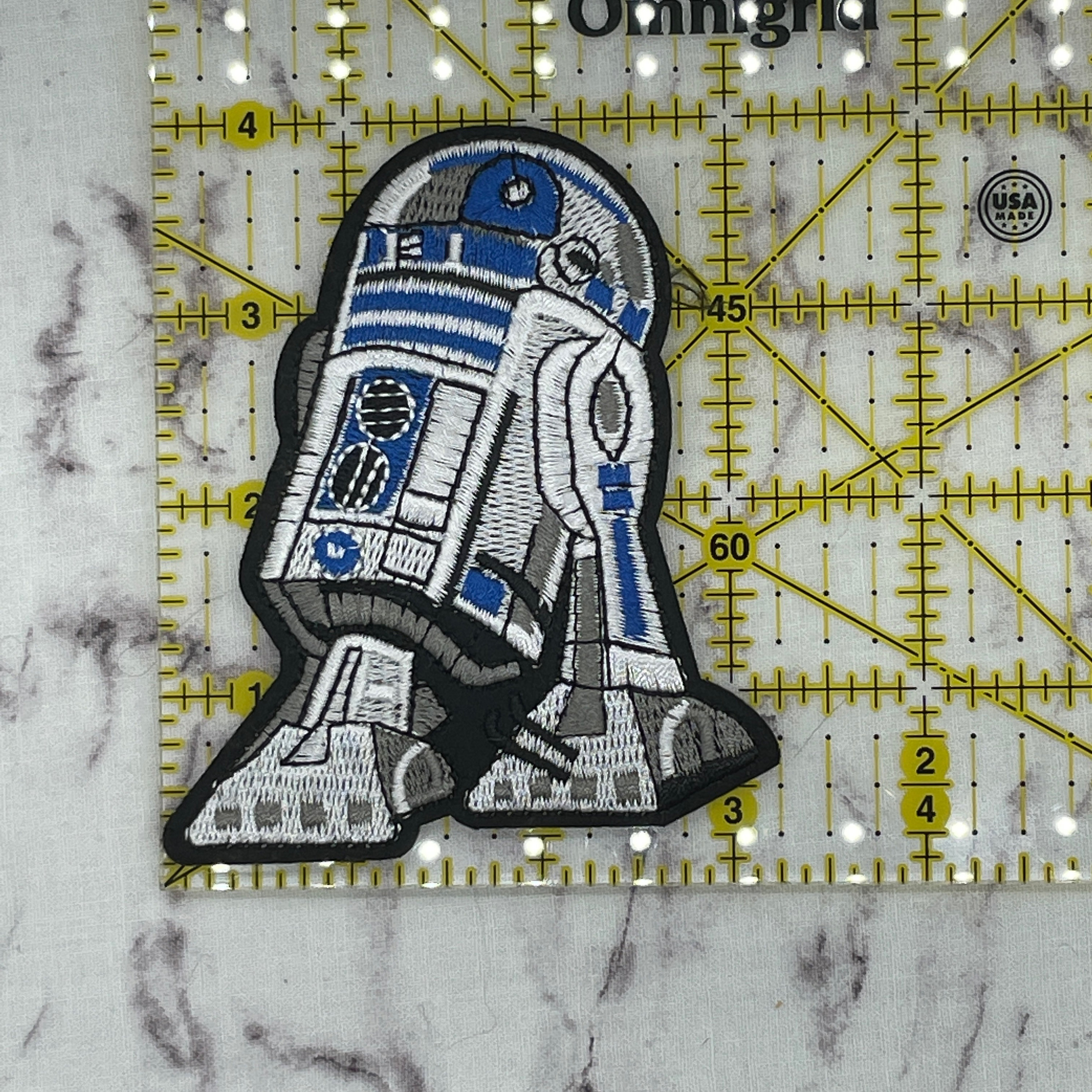 R2D2 アイロン接着パッチ - スターウォーズ、R2D2、ジャケット、バック