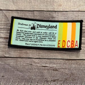 Disneyland Vintage Ticket Buch Bügelbild -PIxar, , Jacke, Rucksack, Hut, vintage, E Ticket