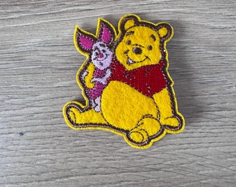 1.25X1.75インチ プーさんとピグレットのハグ刺繍アイロンパッチ/縫い