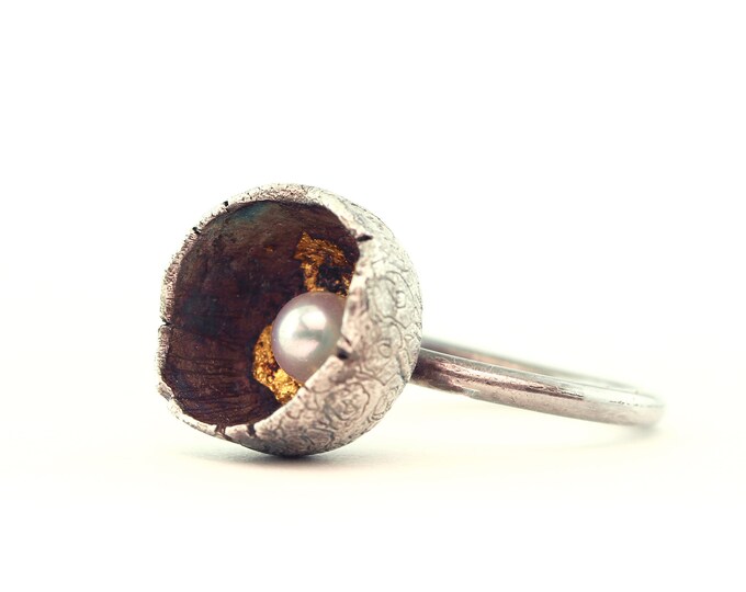 Modern Pearl Pod Ring