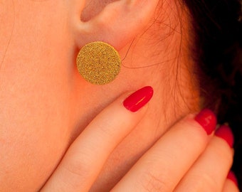 Goud elegant, oorbellen, klein, minimalistisch. MiliM, granulatie, uniek, exclusief, modern voor alle gelegenheden.