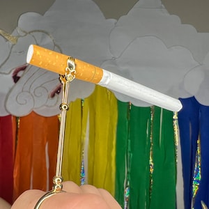 Golden Hand Cigarette Holder,  Elegant Cigarette Holder For Your Finger, Keep your fingers from smelling like smoke and cigarettes,