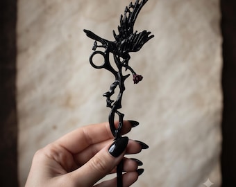 Zigarettenhalter im gotischen Raben-Stil, 12,7 cm, Design mit schwarzem Raben und roter Rose, viktorianisches Gothic-Tabakaccessoire, Dark-Academia-Dekor, Rabenmotiv