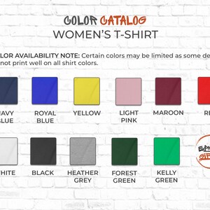 Puede incluir: Carta de colores que muestra los colores disponibles para camisetas de mujer. Los colores incluyen azul marino, azul real, amarillo, rosa claro, granate, rojo, blanco, negro, gris jaspeado, verde bosque y verde kelly.