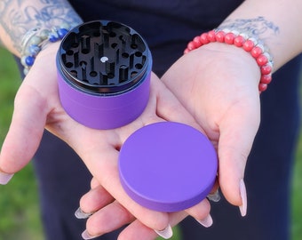 Molinillo de especias morado para chicas, molinillo grande de hierbas de 7 cm, regalo para ella, decoración para anfitriones, molinillo de tabaco, molinillo bonito con recogedor, molinillo de cocina