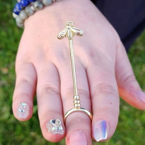 Golden Bee Cigarette Holder, Summer Style, Elegant Cigarette Holder Ring,Smoking Ring,Vintage Style Cigarette Holder,Classy Cigarette Holder