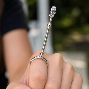 pretty cigarette holder 1920s Original Ring Art Deco Smoker Fapper Fashion our holder ring ensures a firm hold on your cigarette SET OF 4 PEARL CIGARETTE