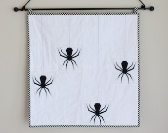 Sneaky Spiders Mini Quilt Pattern
