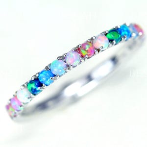Multicolor Opal Regenbogen Eternity Ring für Frauen, 14k Gold Multi Color Opal Band, Farbwechsel Eternity Ring, Jubiläumsgeschenk für Sie