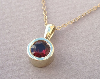 Gold Birthstone Necklace, Delicate Gold Link Garnet Pendant, Birthstone Gemstone Necklace, Red Garnet Simple Necklace, Minimal Gem Necklace