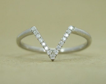 14k White Gold Diamond V Ring: Chevron Wedding Band