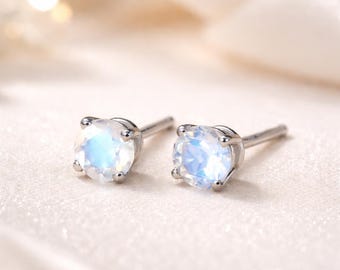 14k/9k witgouden maansteenoorknopjes: 4 mm kleine edelsteen
