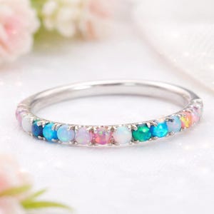 14k Gold Regenbogen Opal Eternity Band Jubiläum Hochzeit Versprechen Ring Bunte Minimalist Schmuck