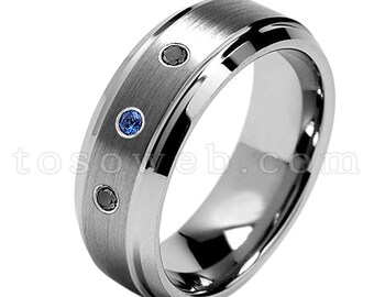 メンズ ブルー サファイア & ブラック ダイヤモンド 結婚指輪、8 mm ブラッシュ センター ベベル エッジ タングステン カーバイド アニバーサリー リング TS1622