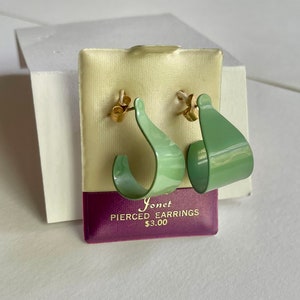 Vintage 1970’s “Jonet” jade green chunky teardrop shaped hoop earrings on original card